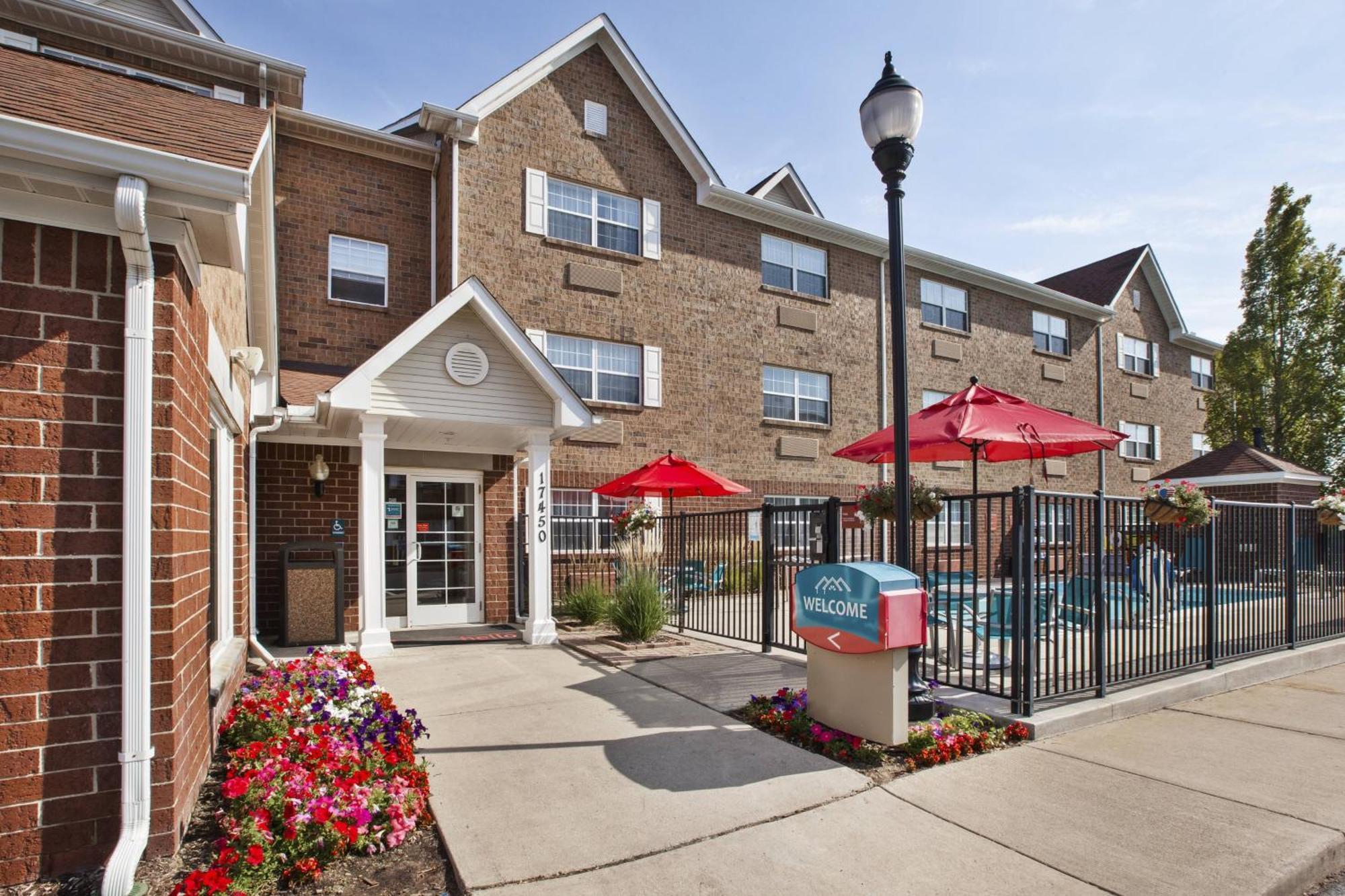 Towneplace Suites By Marriott Detroit Livonia Exterior photo